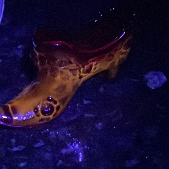 Fenton ruby cabbage with rose glass slipper. - Picture 7 of 9